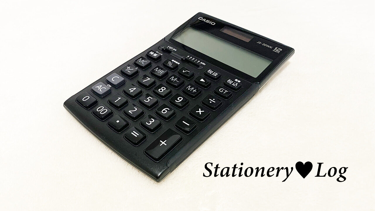 カシオの黒色電卓（斜め）